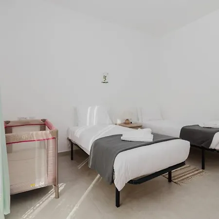 Seaside 2bed Ghadira! By Homely شقة