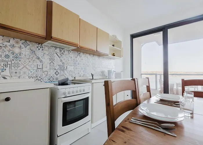 Seaside 2bed Ghadira! By Homely 아파트 멜리에하